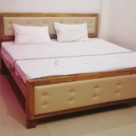 Maa Savitri Gest House Hotel Ayodhya Buitenkant foto