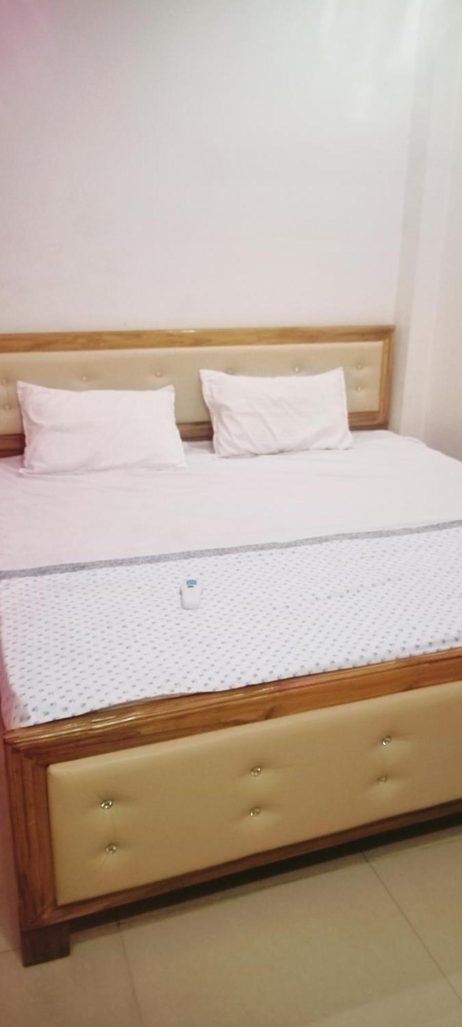 Maa Savitri Gest House Hotel Ayodhya Buitenkant foto