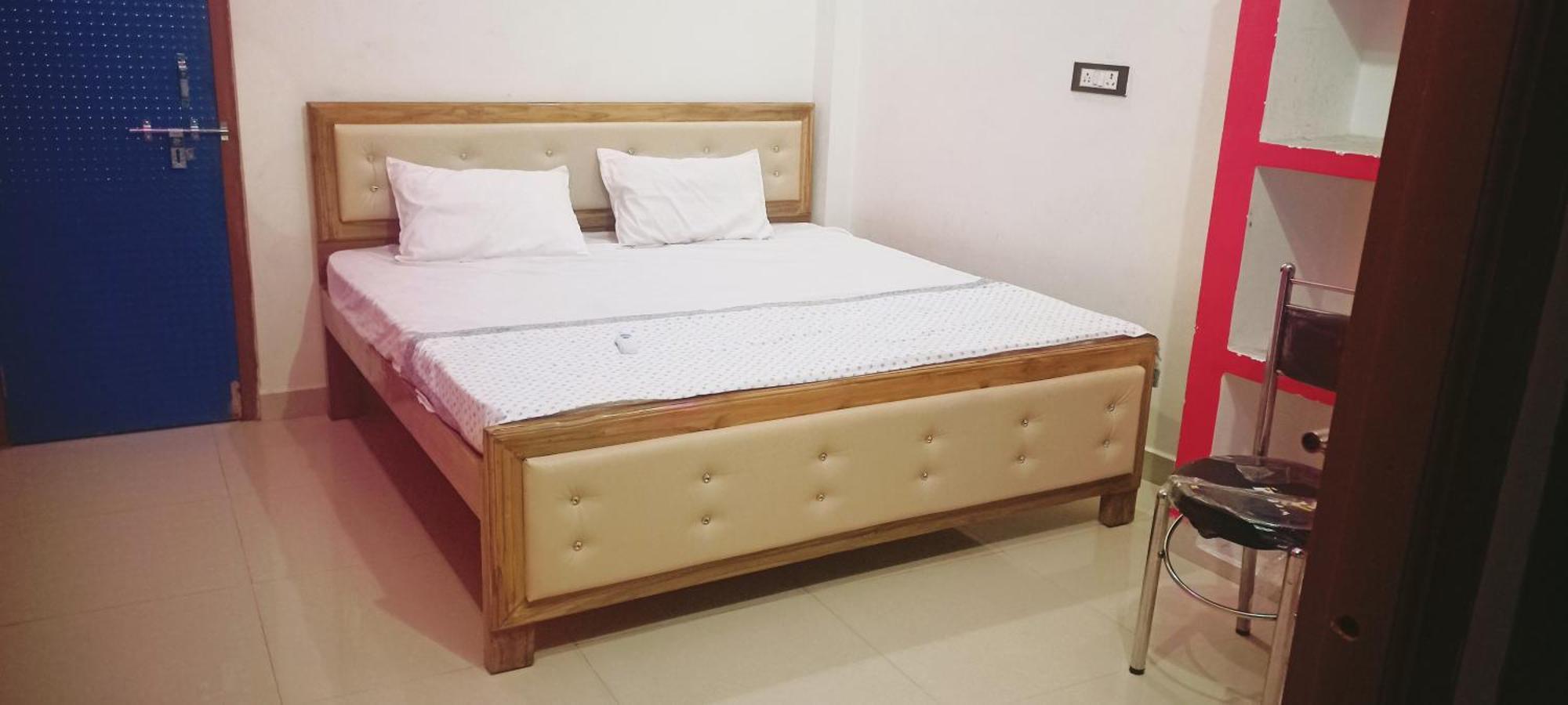 Maa Savitri Gest House Hotel Ayodhya Buitenkant foto
