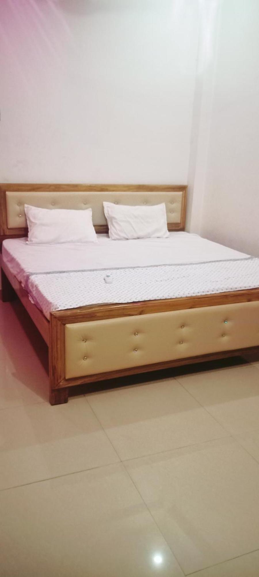 Maa Savitri Gest House Hotel Ayodhya Buitenkant foto